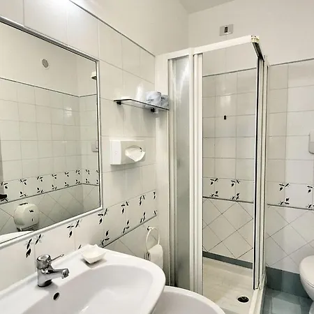 Sleeps 3 Pool Air Con Wifi